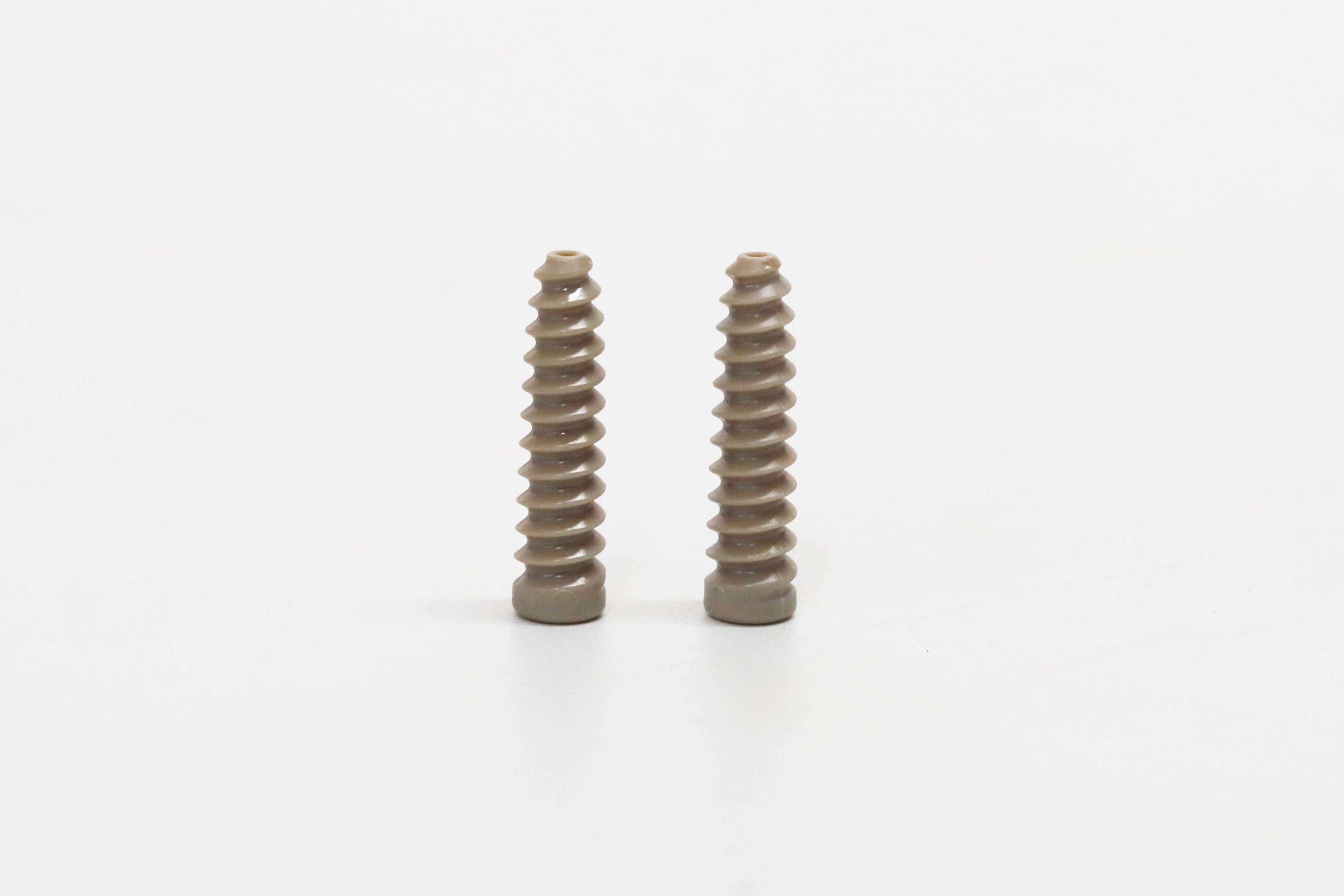 Что такое интерференционные винты и их роль в ортопедической хирургии?