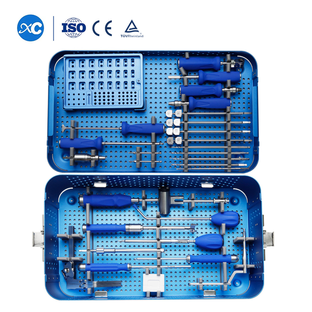 Цервикальная клетка с набором инструментов из 2 стопорных винтов